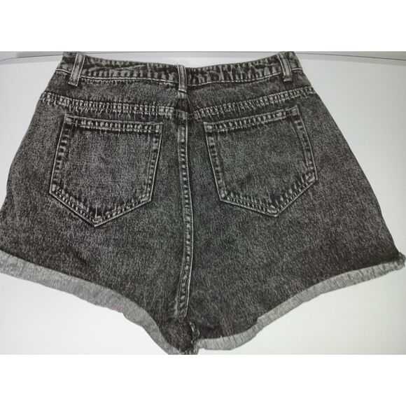 HOT TOPIC, Distressed Skull Patch High Rise Denim Shorts, Juniors Size 7 - Picture 3 of 6